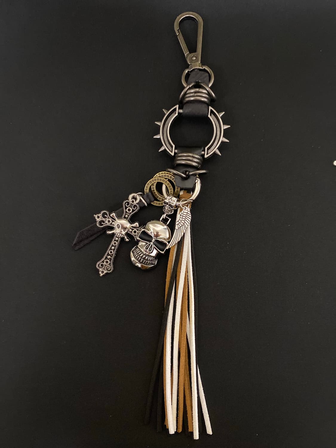 고딕 스컬 & 크로스 테슬 키링 상품이미지2