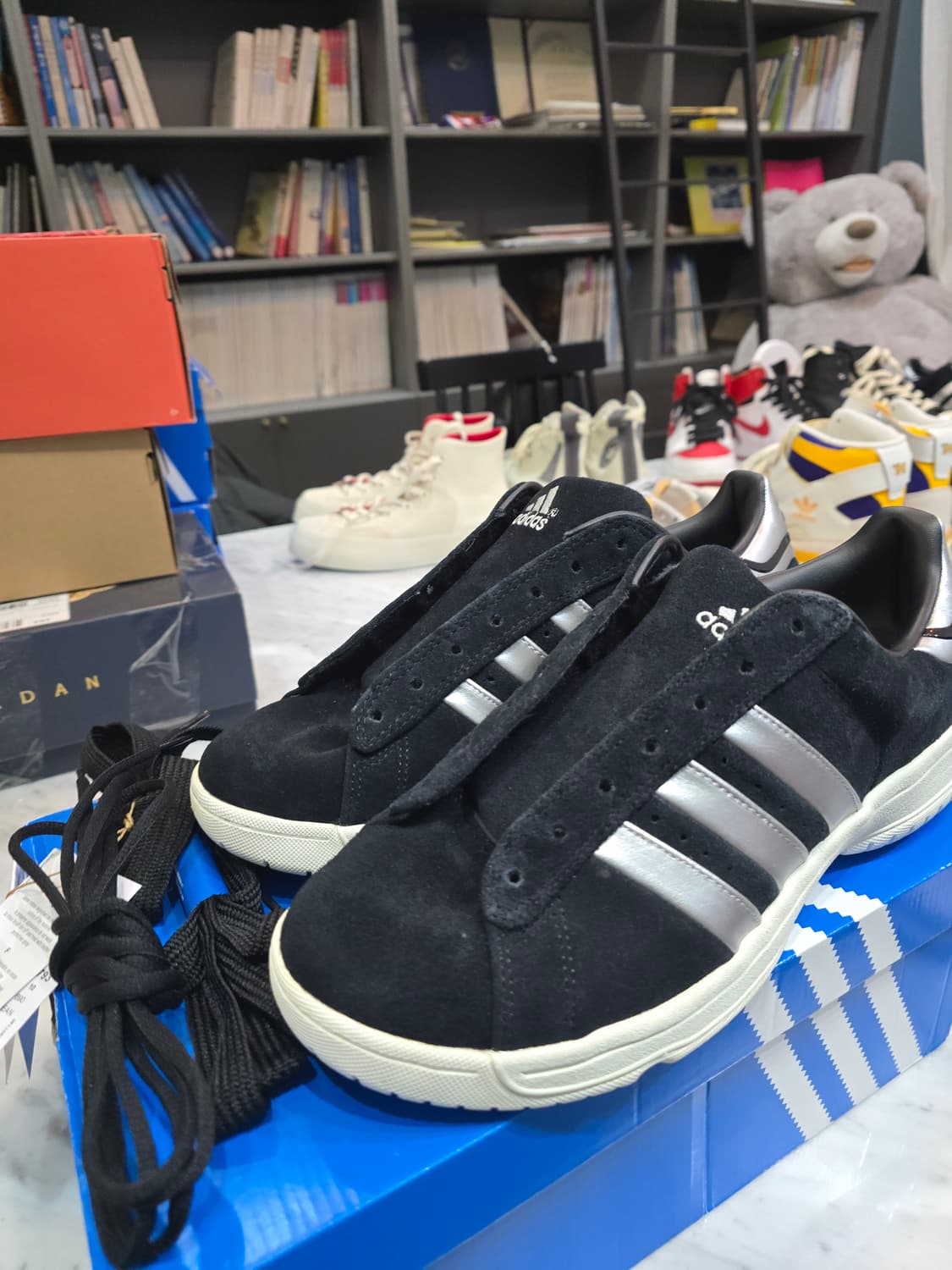 극미중고 캠퍼스x 아트모스 슈프림블랙 285 상품이미지2