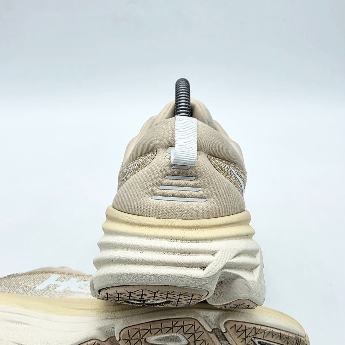 호카 본디 8 쉬프팅 샌드 (275) 상품이미지2