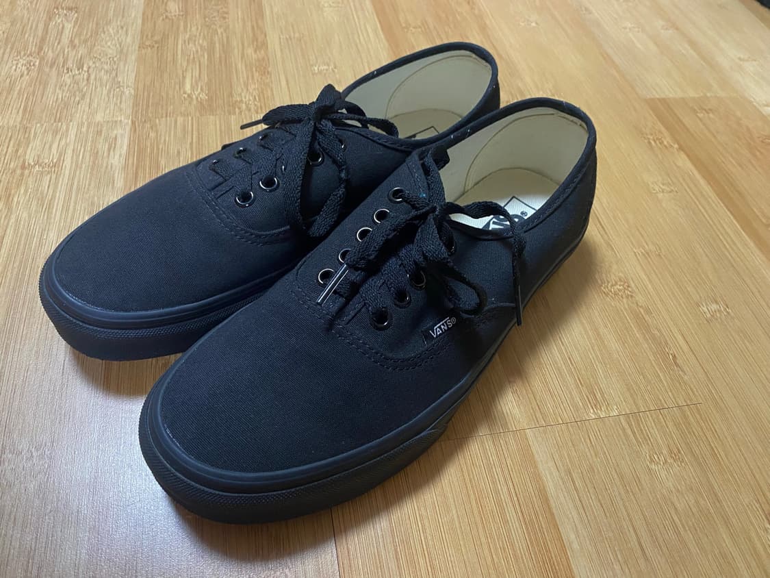 [VANS] 반스 어센틱 올블랙 스니커즈 255사이즈 상품이미지1