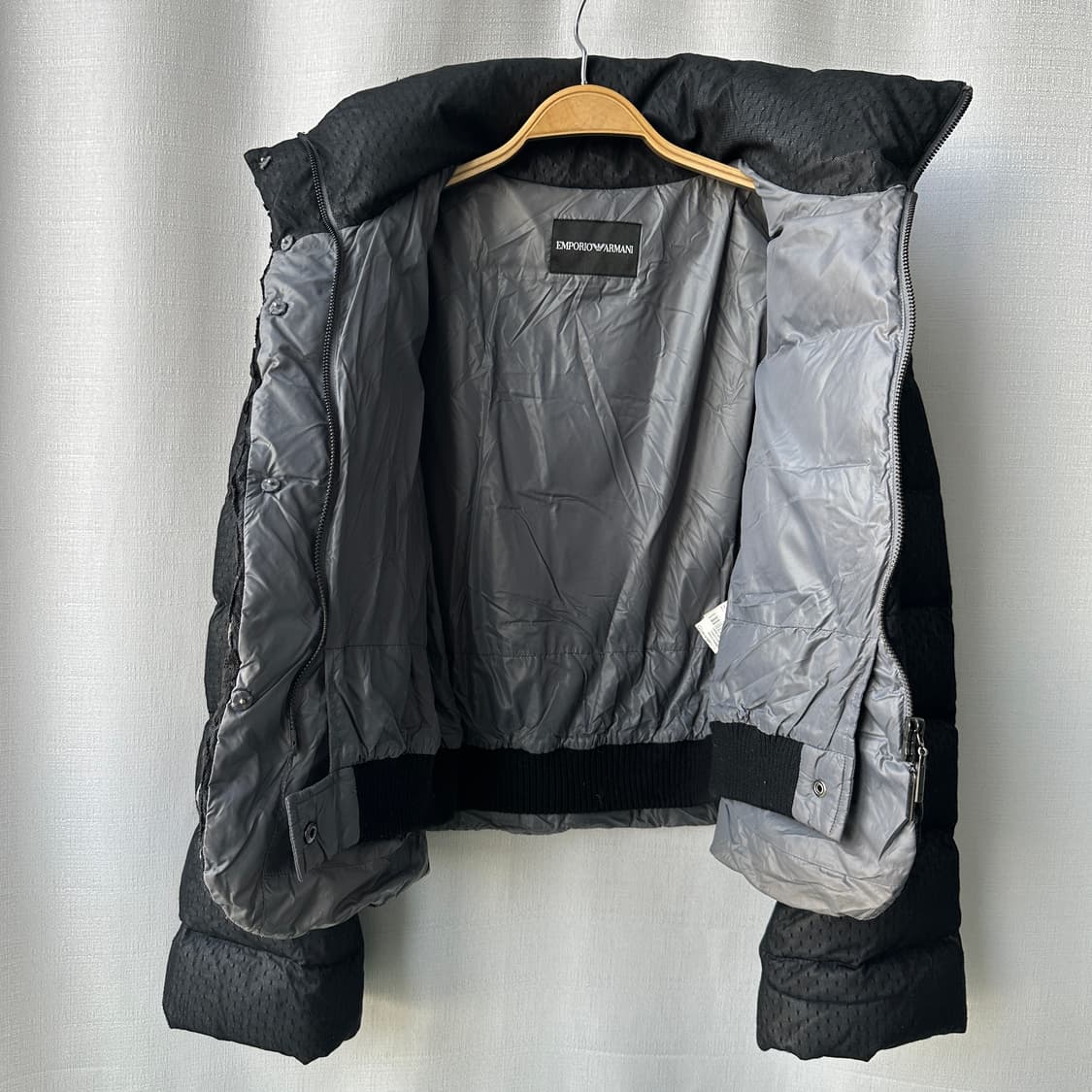 조르지오 아르마니 레이스 플라워 코르사쥬 숏 구스 다운 블랙 그레이 42 상품이미지8