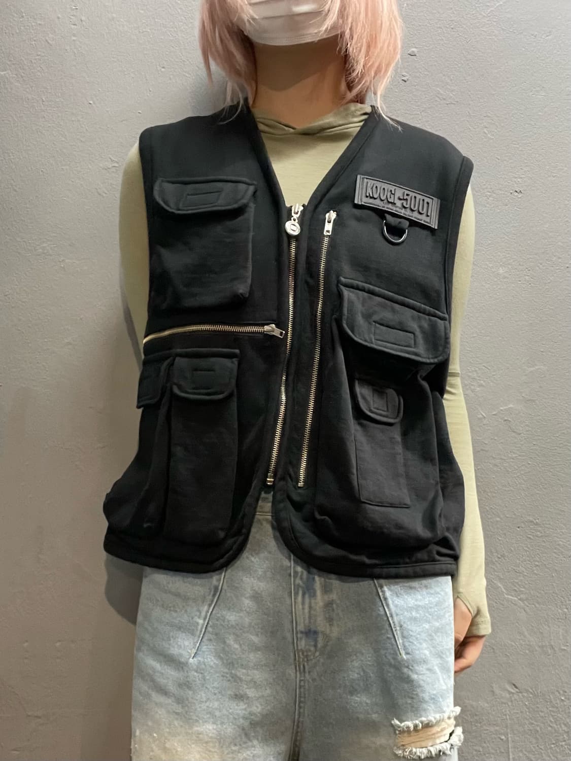 KOOGI 블랙 포켓 조끼 상품이미지1