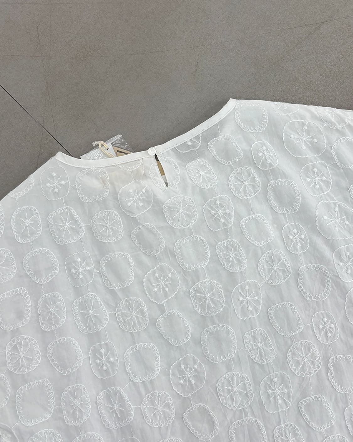 North Object de Petit 도트 자수 반팔 블라우스 상품이미지6