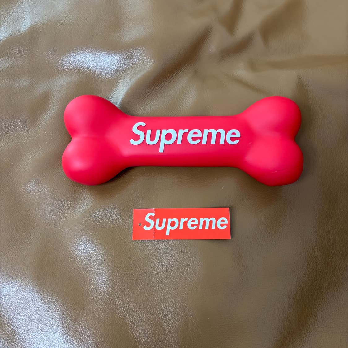 슈프림 도그 본 레드 21FW 상품이미지1