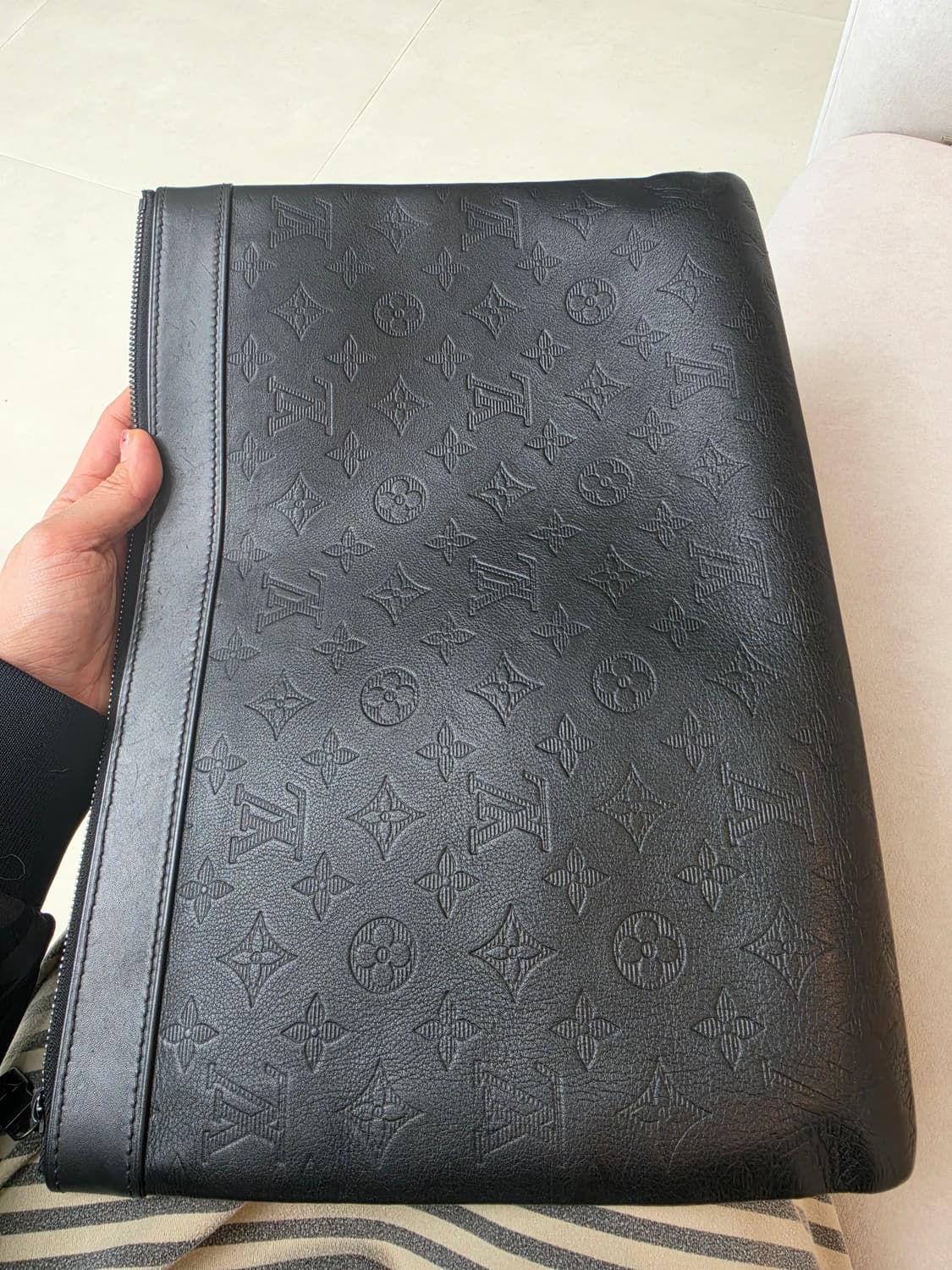 루이비통 모노그램 섀도우 레더 포쉐트 클러치 블랙 상품이미지6