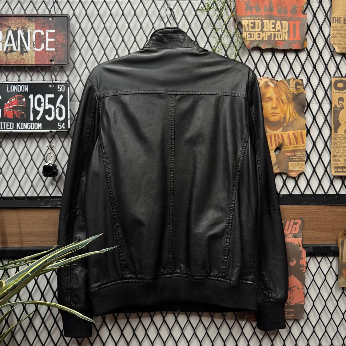 인더스트리 리얼 레더 봄버 자켓 전면 패치 포인트 블랙 상품이미지2