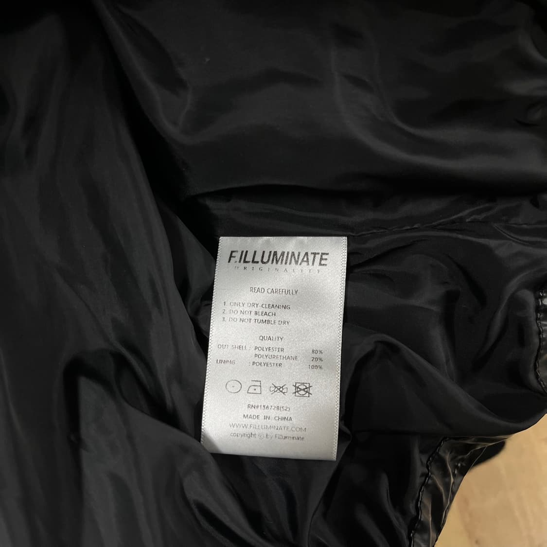 (M오버핏) 필루미네이트 글로시 유광 패딩 블랙 상품이미지6