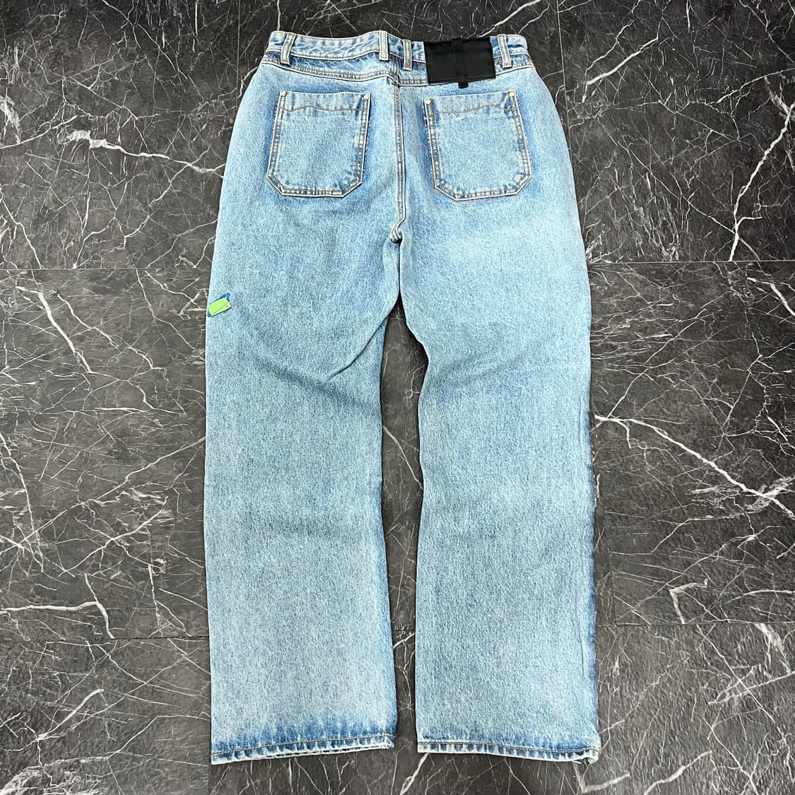 아더에러 레더패치 라이트 블루 데님 진 상품이미지5