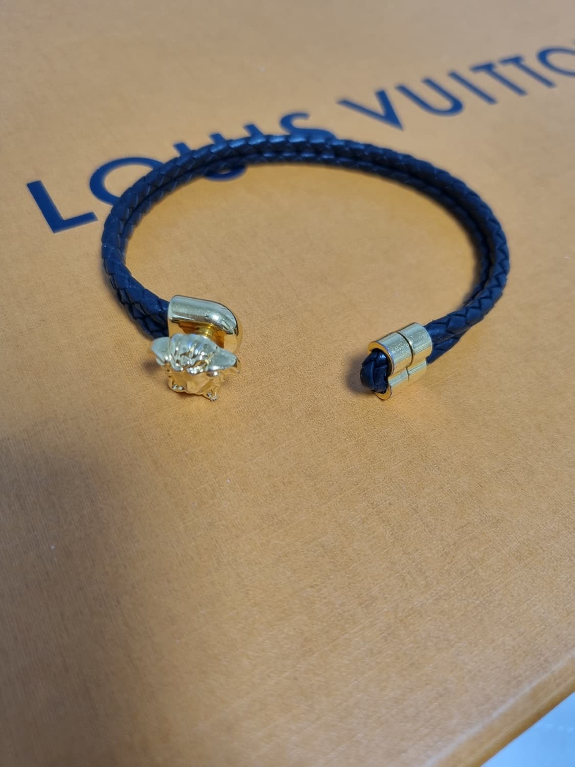 베르사체 메두사 금장 가죽 팔찌 상품이미지1