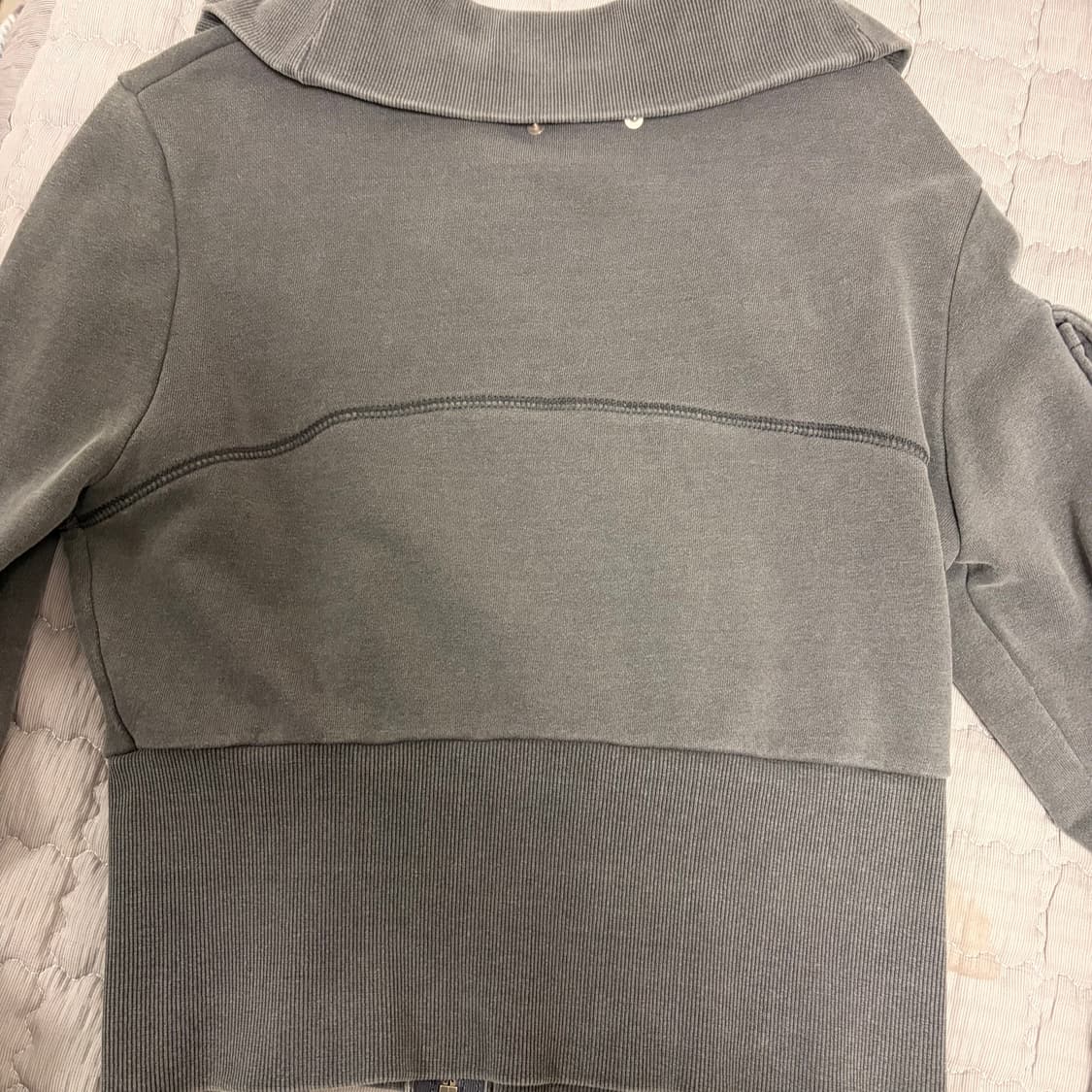 오도어 터틀넥 차콜 집업 상품이미지10