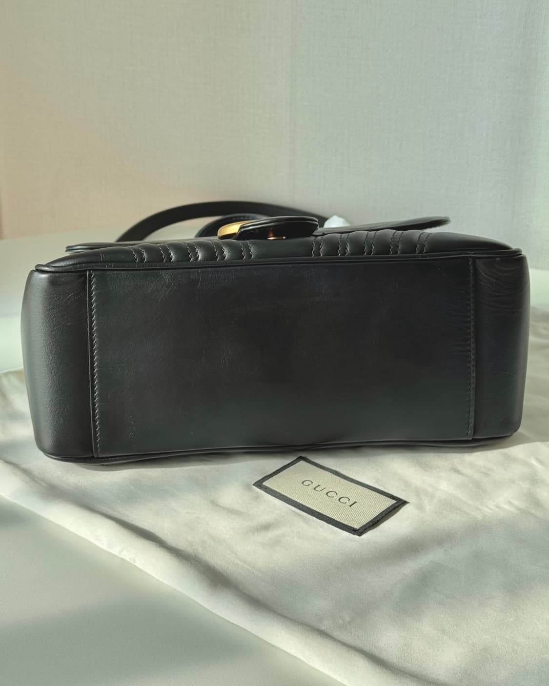 구찌 GG 마몽 마틀라세 탑 핸들백 상품이미지6