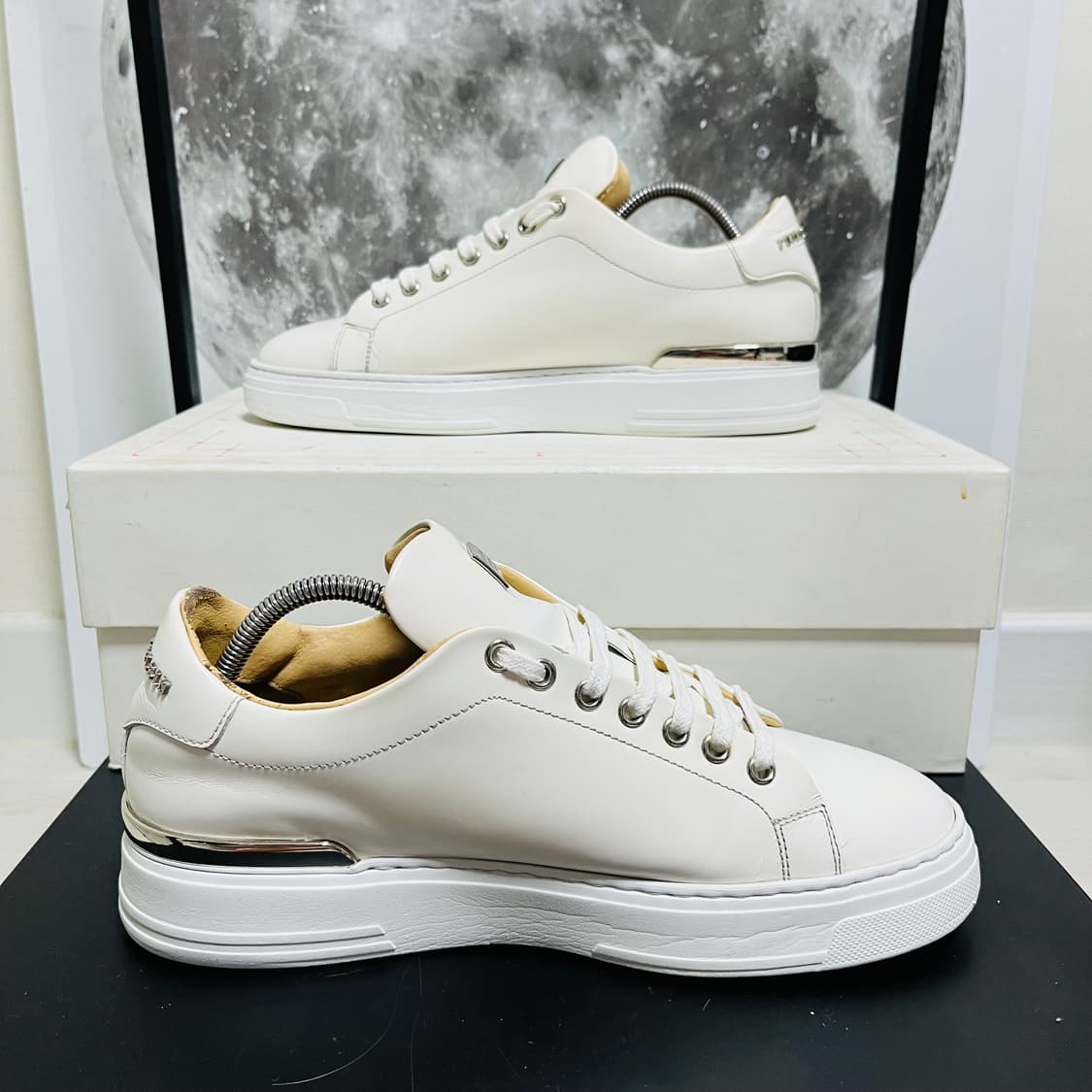 정품 40) 필립플레인 메탈 스컬 로고 스니커즈 255~260 상품이미지2