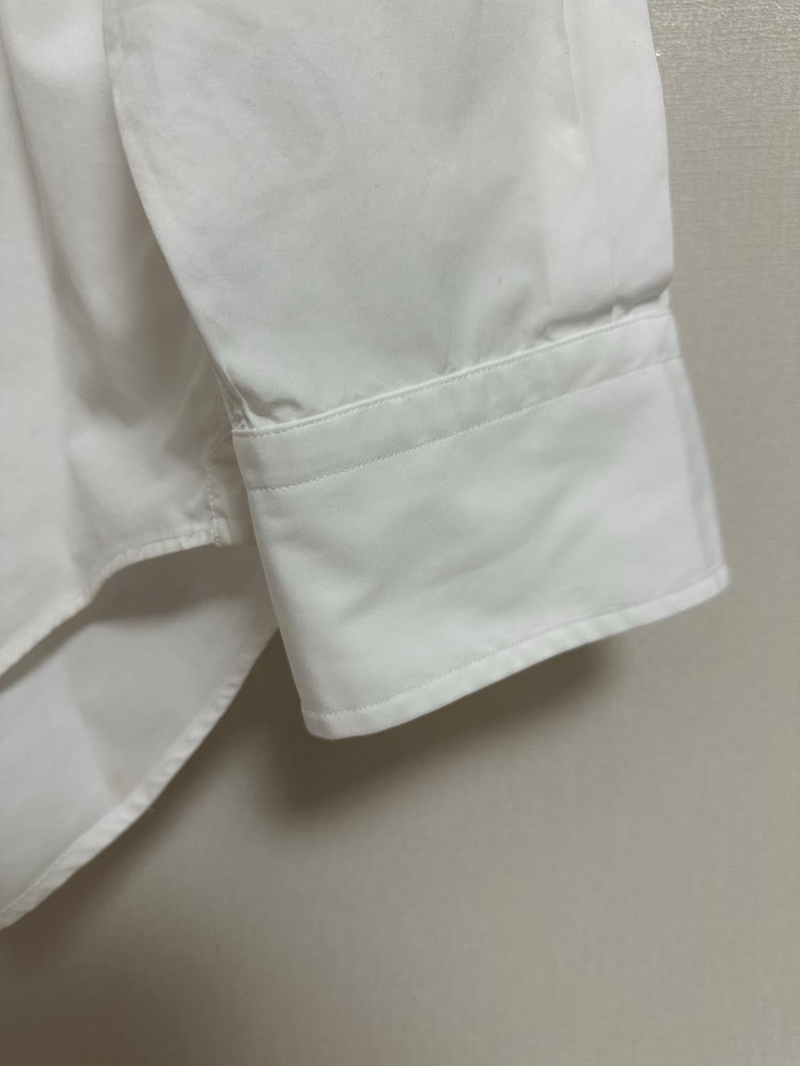 [4size] 새상품급 25SS  톰브라운 암밴드 코튼 셔츠 상품이미지6