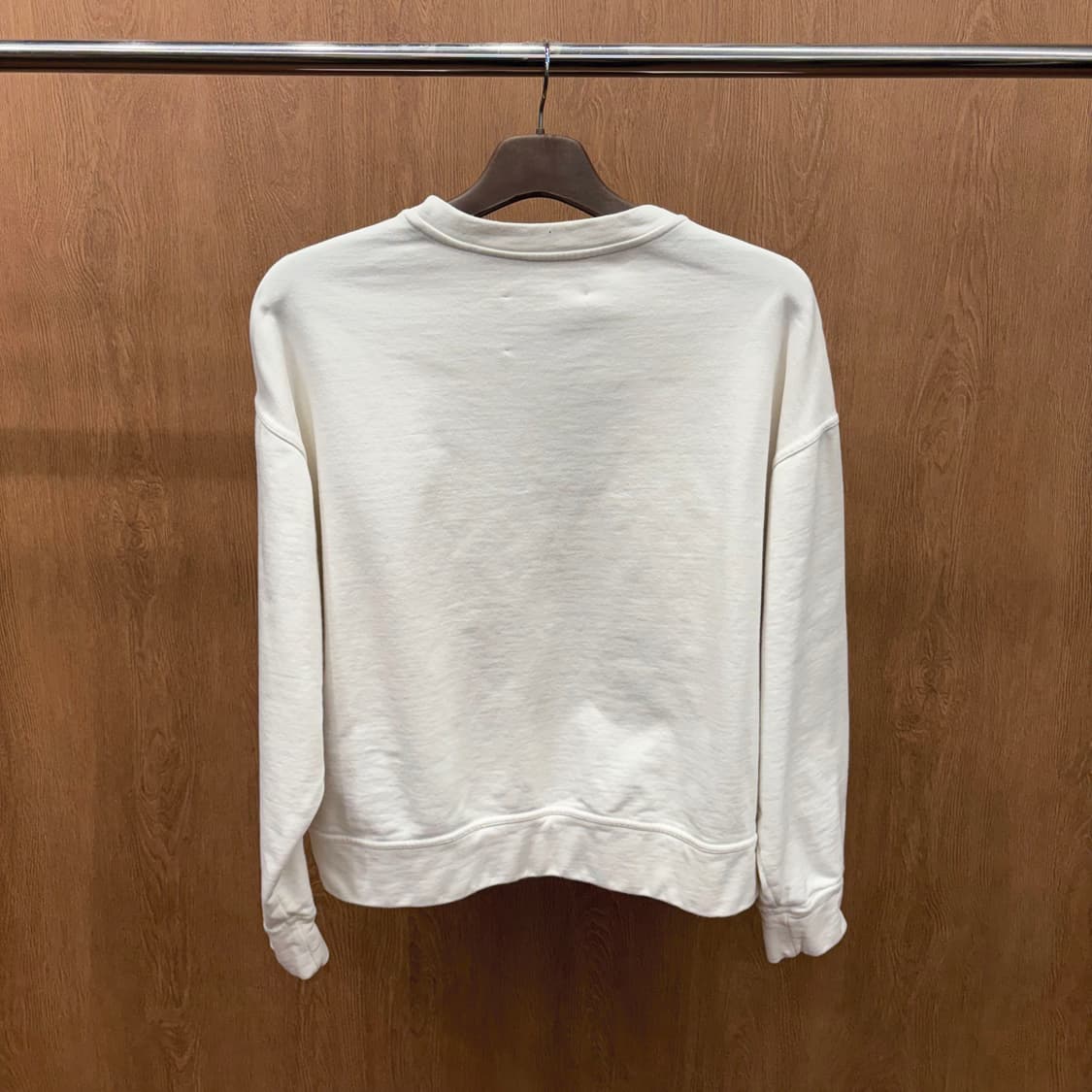 질샌더 크루넥 코튼 긴팔 맨투맨 솔리드 미니멀 로고 프린팅 디테일 화이트 상품이미지3