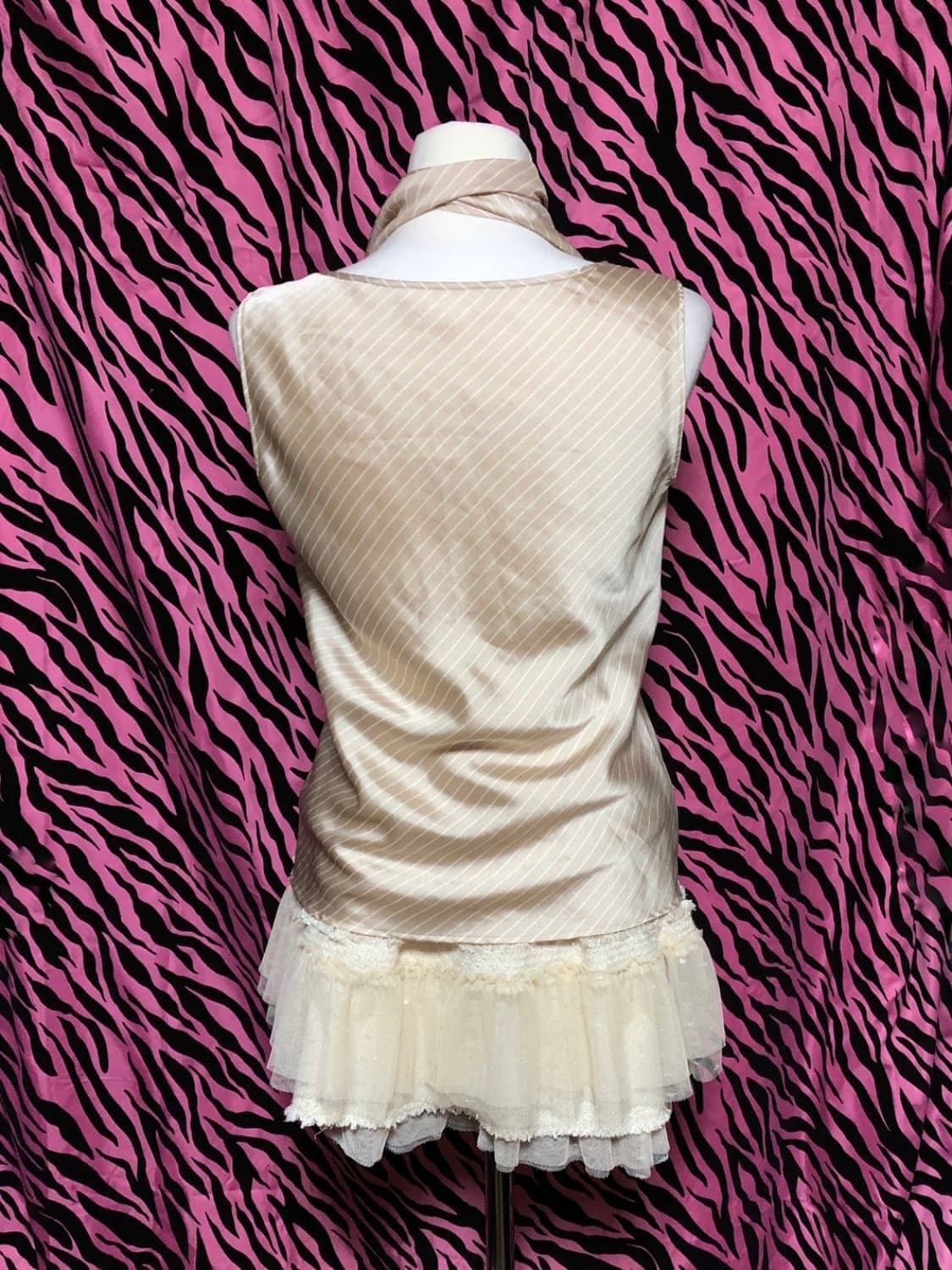 스트라이트 스카프 슬리브리스 블라우스 베이지 상품이미지2