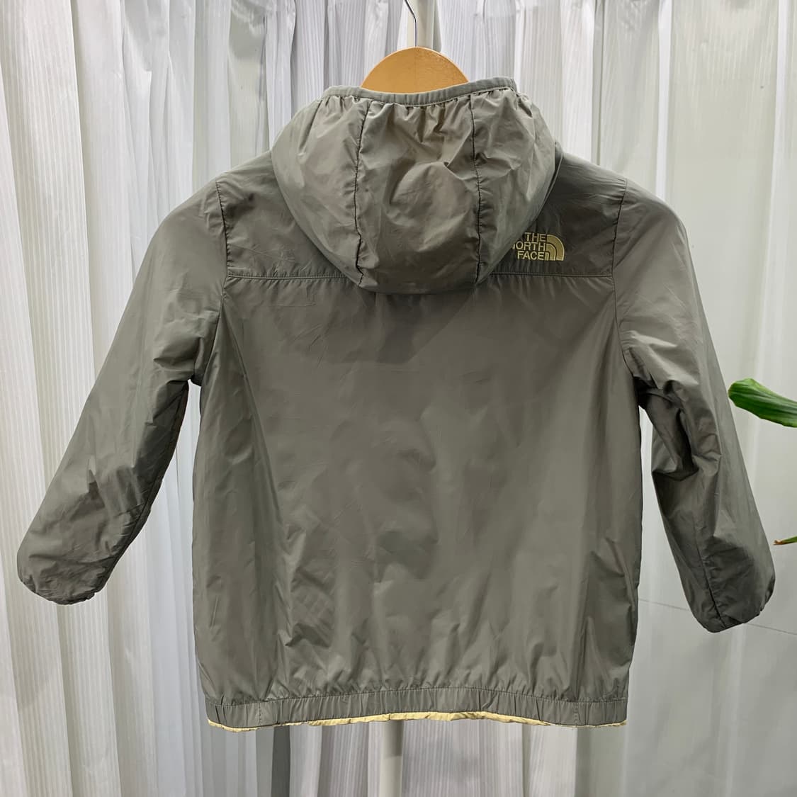 노스페이스 키즈 리버시블 경량 바람막이 점퍼 1896 상품이미지2