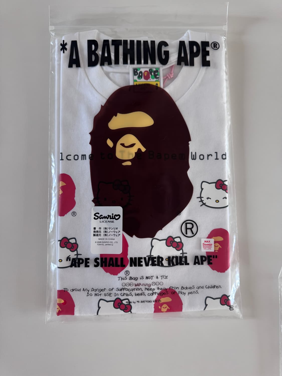 베이프 산리오 헬로키티 상품이미지1