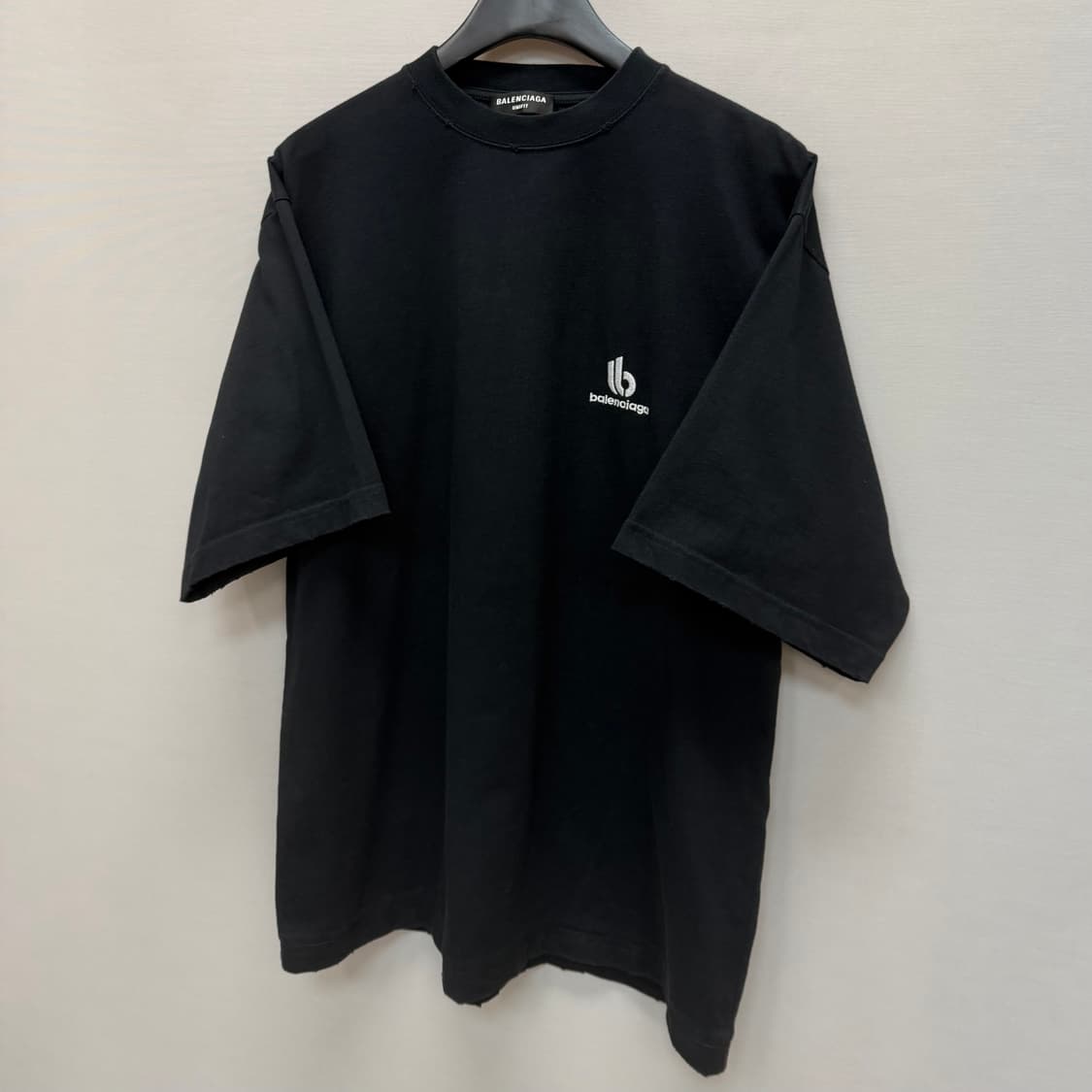 발렌시아가 스포티 B 로고자수 반팔티 (100)  상품이미지3