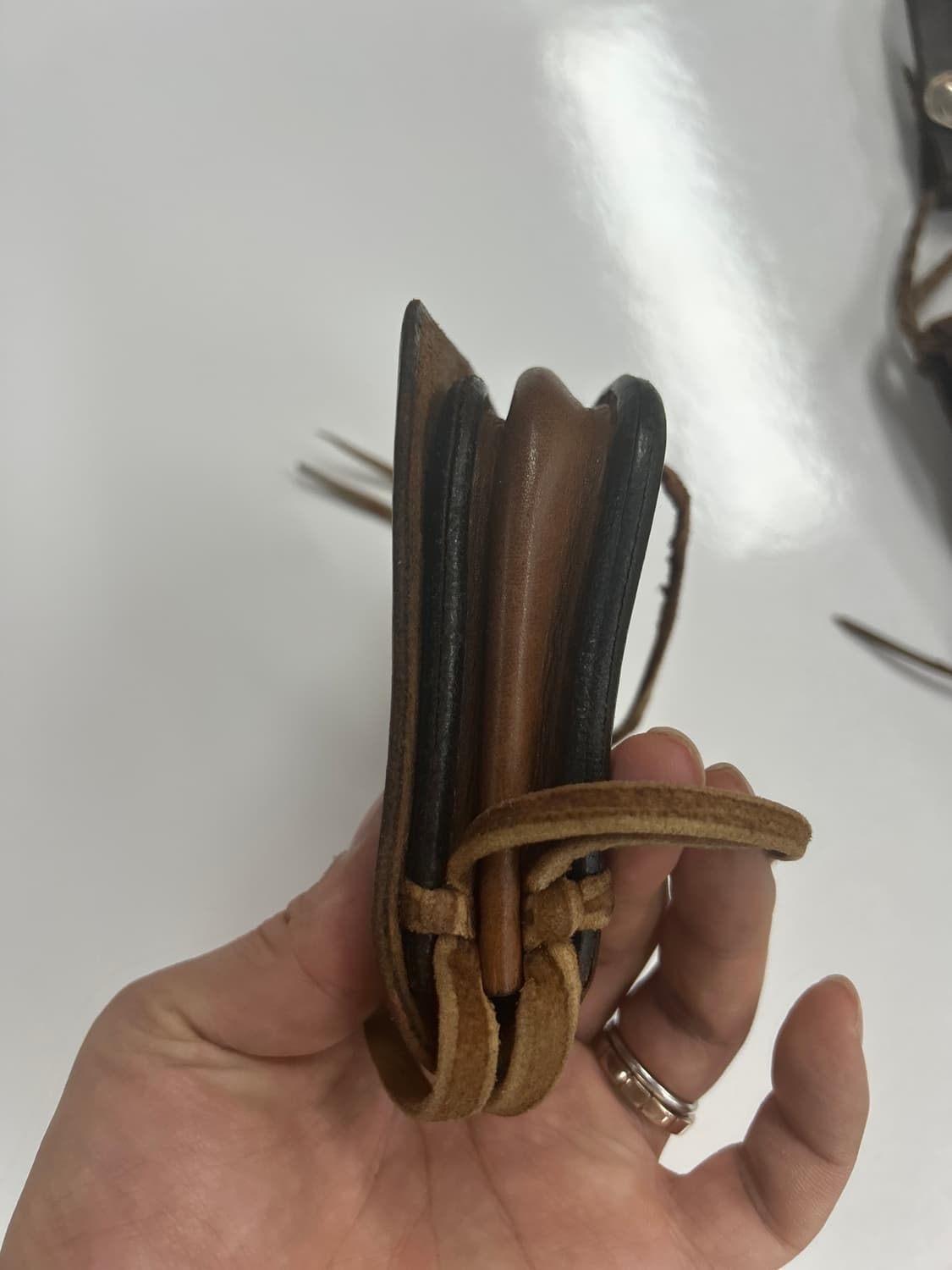 goros 고로스 새들레더 콘초 웨이스트 메디슨백 상품이미지5