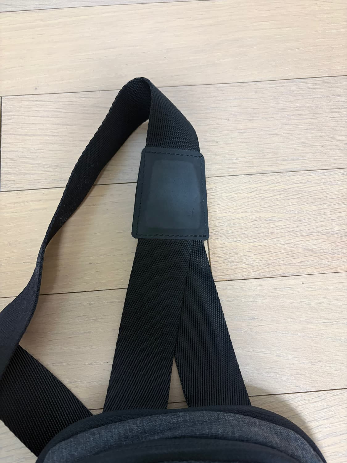 디스커버리 슬링백 크로스백 블랙 상품이미지4