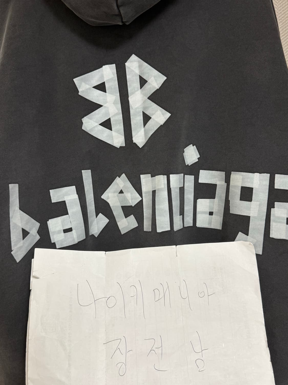 (M) 발렌시아가 테이프 후드티 블랙 페이디드 상품이미지3