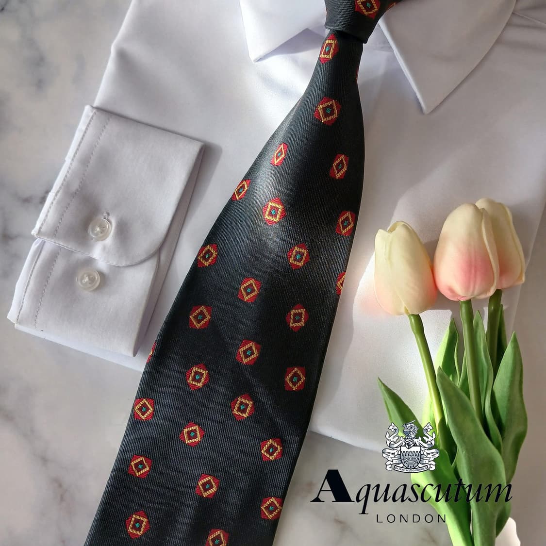 아쿠아스큐텀 실크 레드 다이아몬드 넥타이 9.8cm A등급 A18864
 상품이미지1