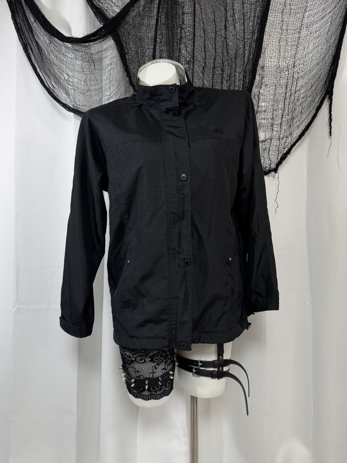 black windbreaker 상품이미지1