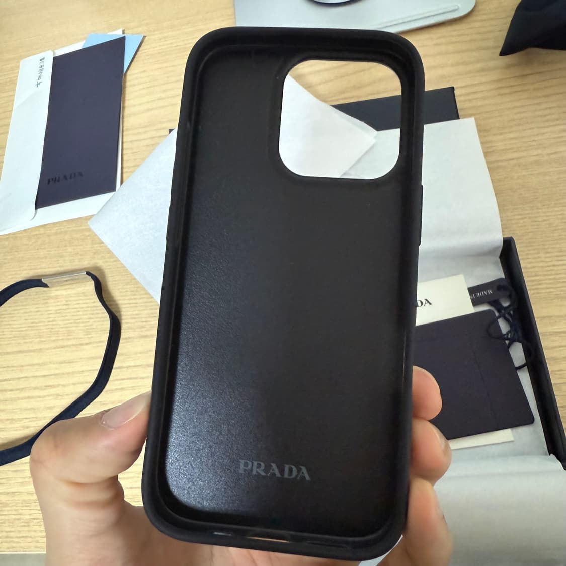 프라다 아이폰16프로 케이스 상품이미지3