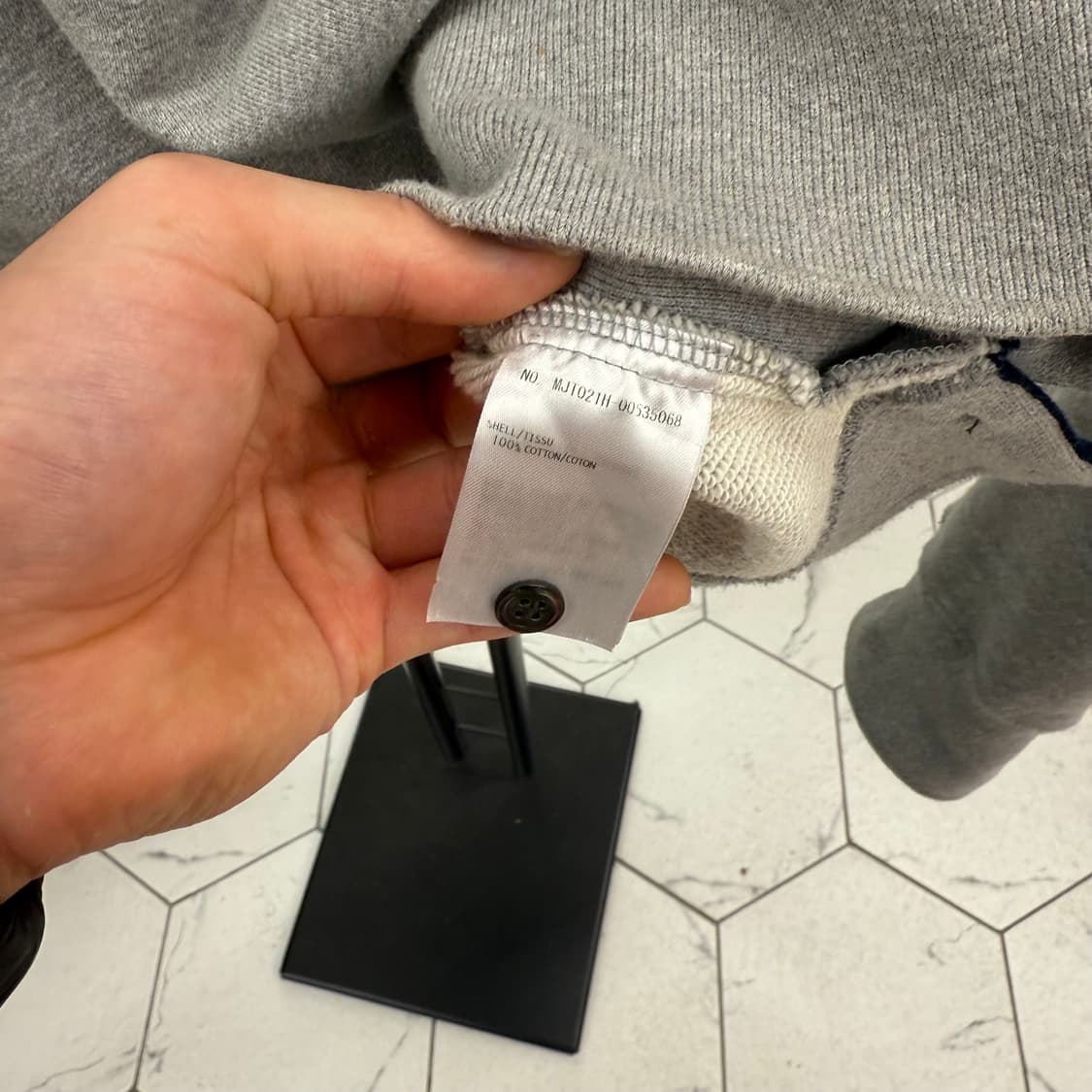 [3] 톰브라운 사선완장 맨투맨 그레이 상품이미지6