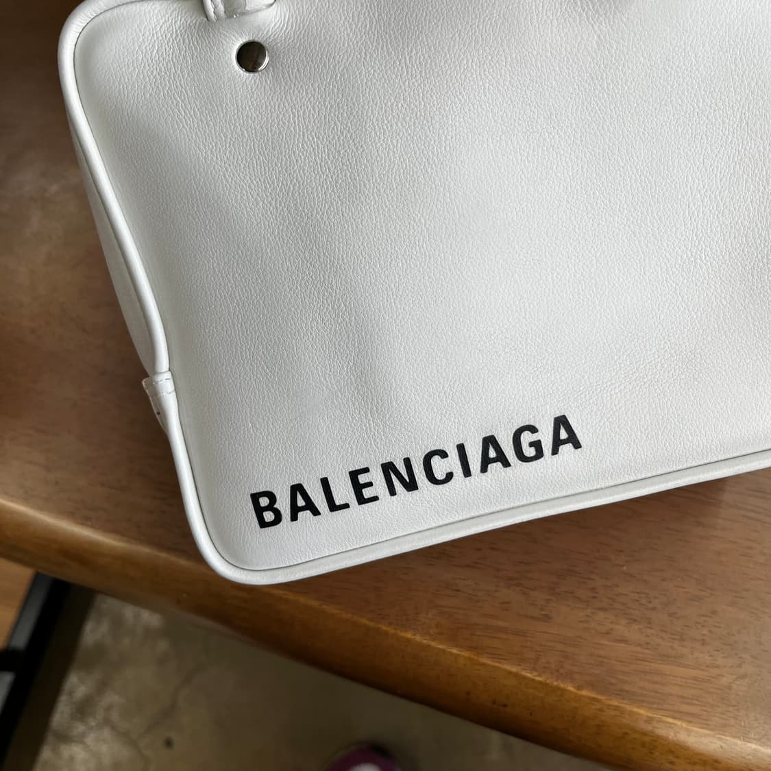 발렌시아가 트라이앵글 스퀘어백 XS 상품이미지4