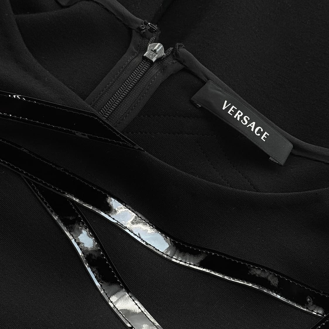 베르사체 에나멜 라인 미디 드레스 상품이미지3