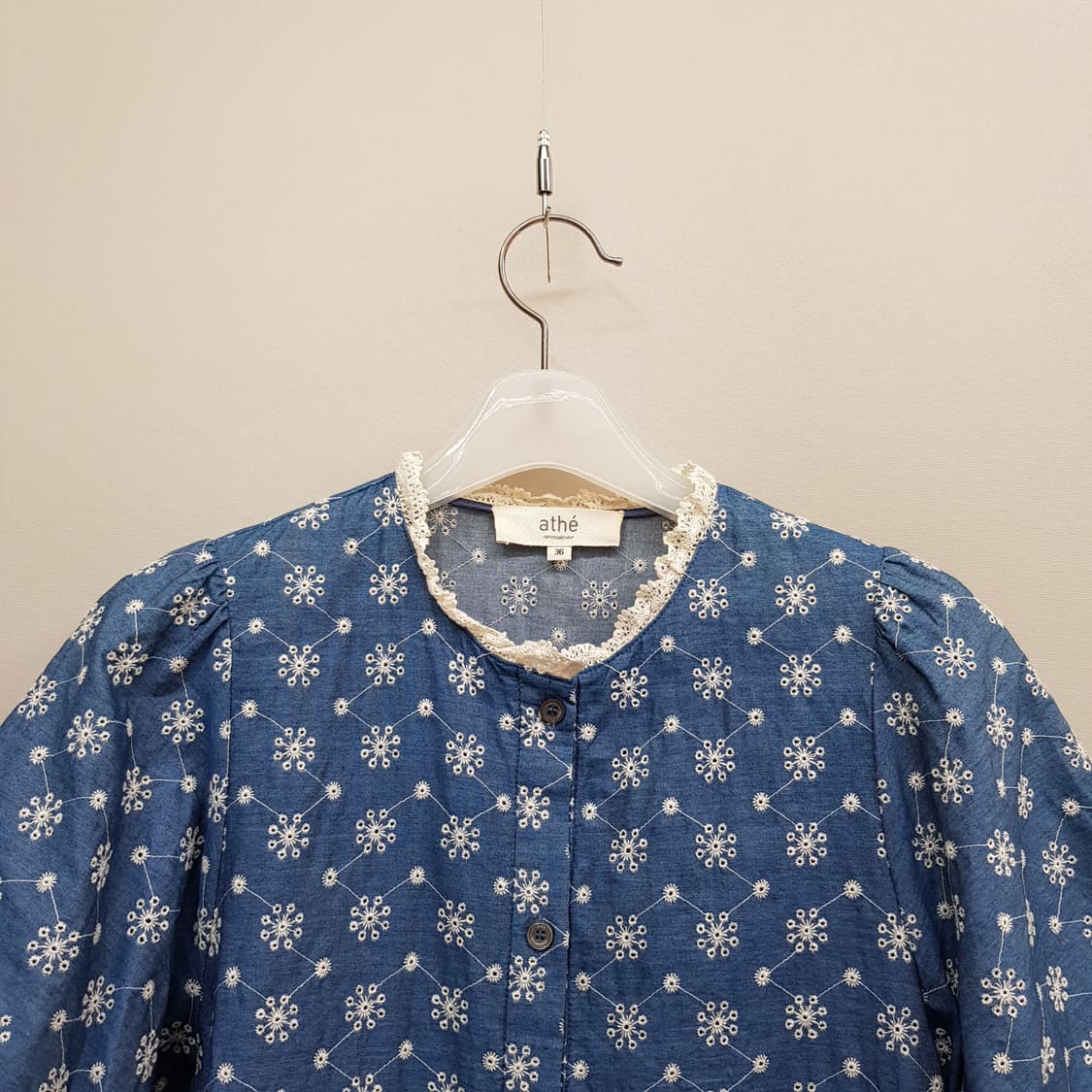 아떼 바네사브루노 2021 플라워 자수 블라우스 36사이즈 상품이미지3