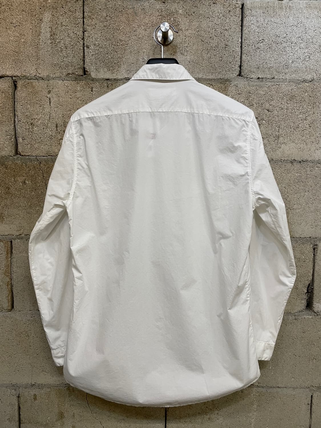 스톤 아일랜드 자수 로고 화이트 셔츠 상품이미지3