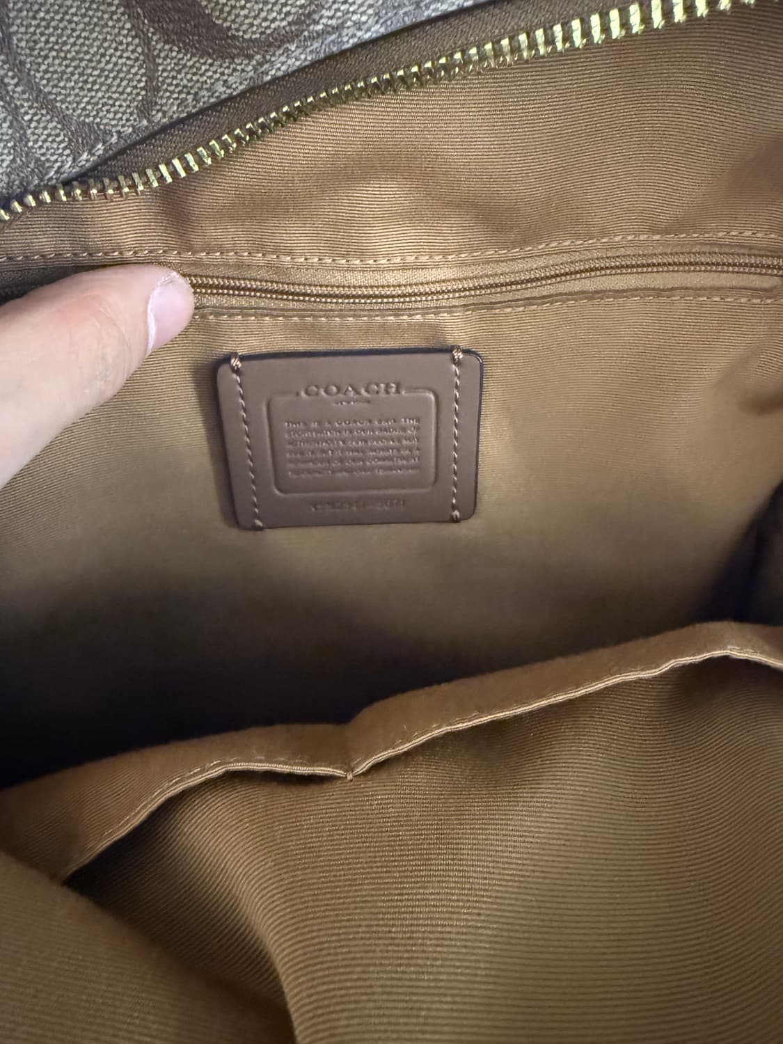 코치 시그니처 코트 백팩 아이보리 상품이미지3