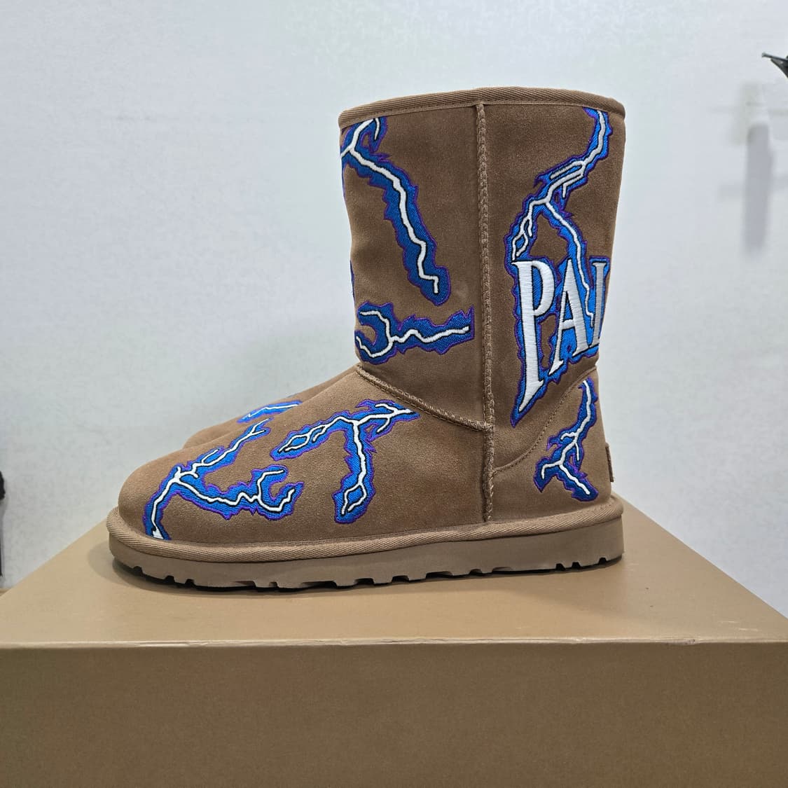 260 어그 x 팔라스 클래식 숏 라이트닝 체스트넛 상품이미지2