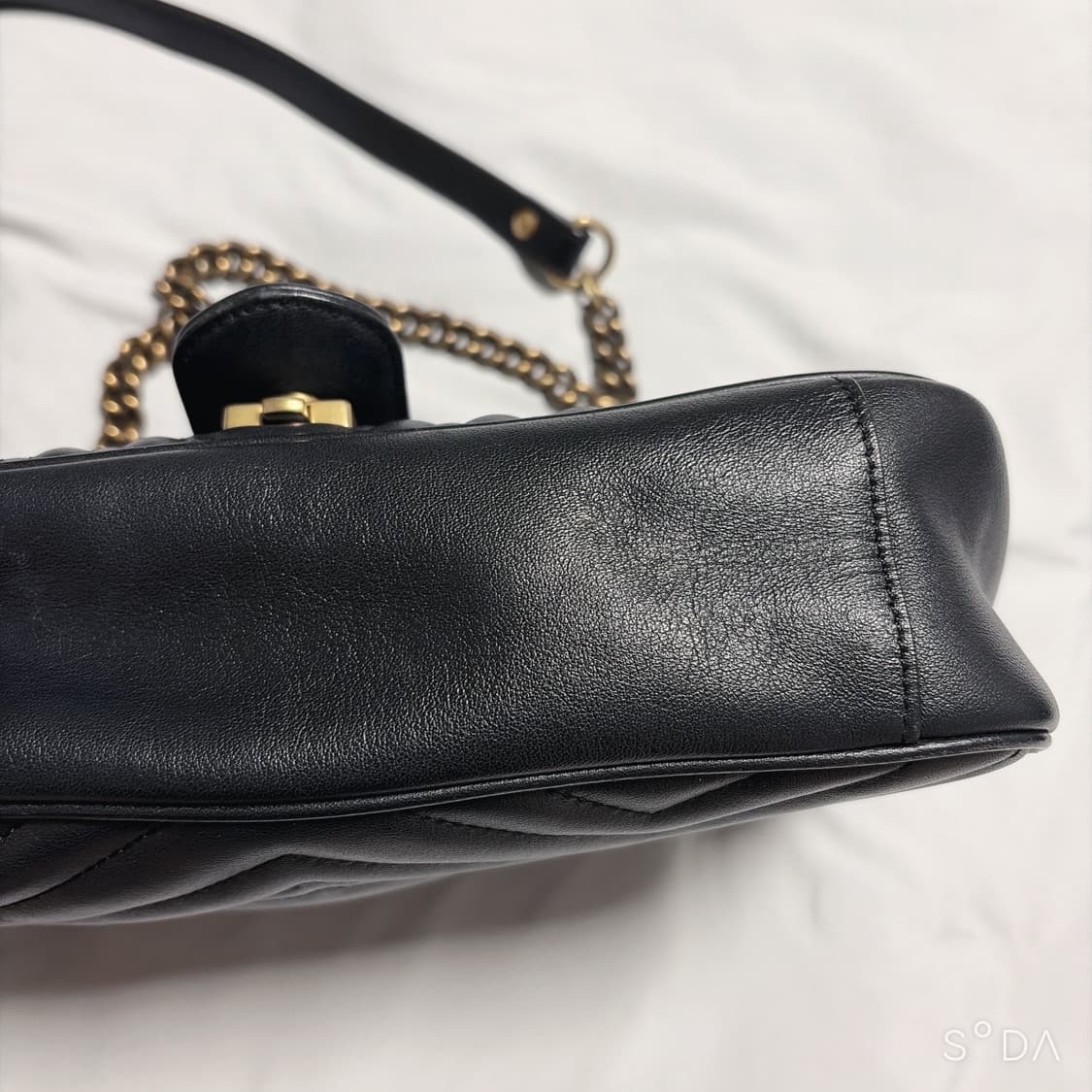 구찌 마틀라세 블랙 미니백 체인 크로스백 상품이미지3