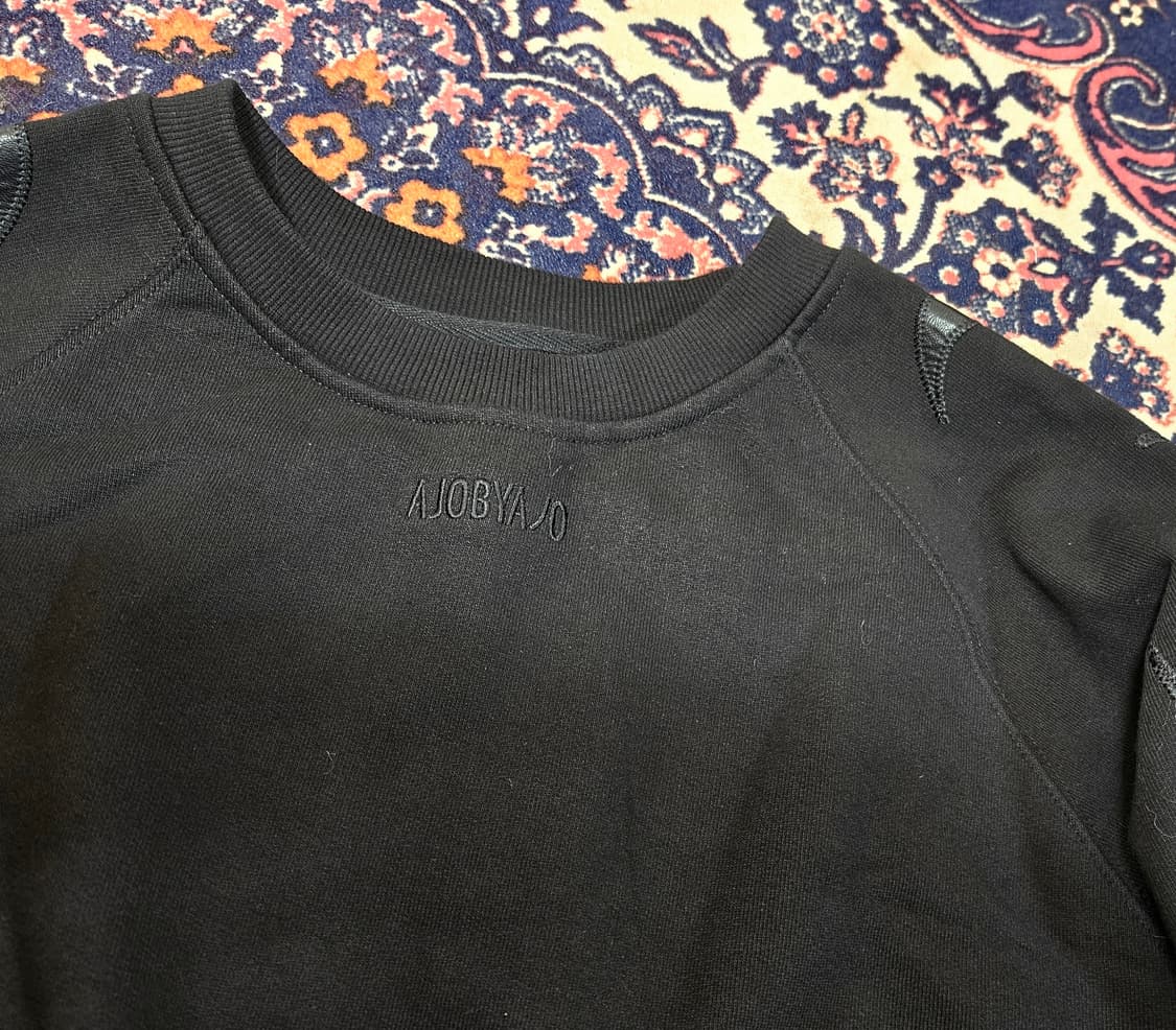 (미사용)아조바이아조 라글란 오버핏 숄더 블럭자수 맨투맨 Free 상품이미지4