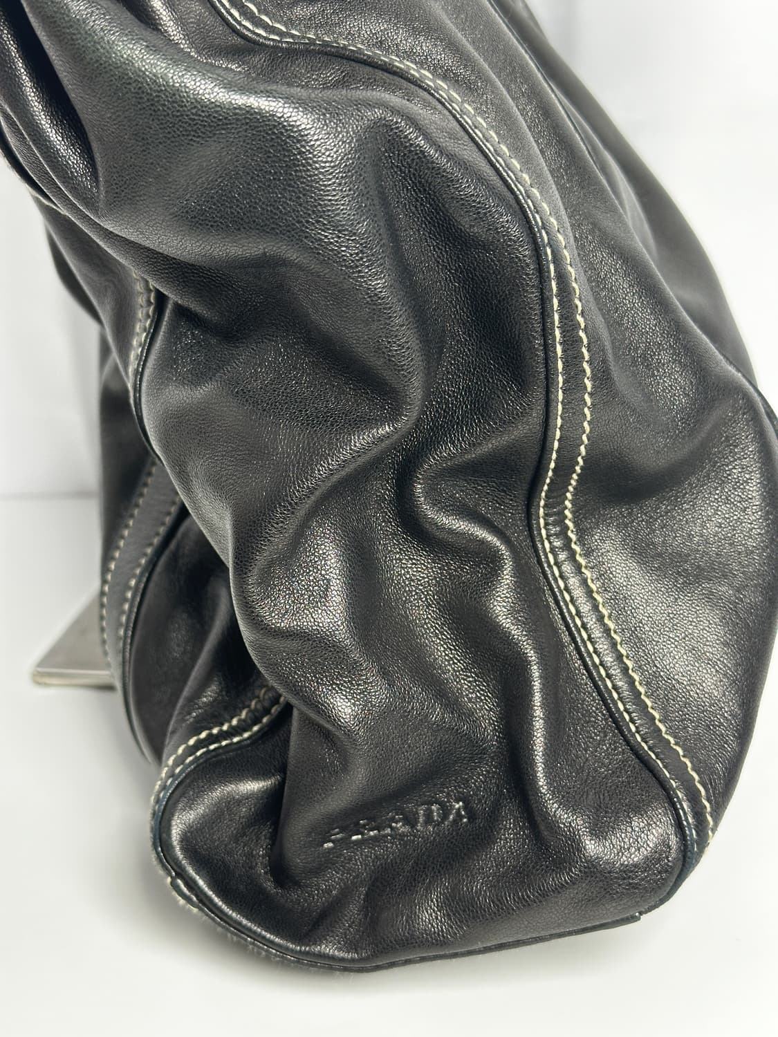 프라다 소프트 레더 토트백 (블랙) 상품이미지4