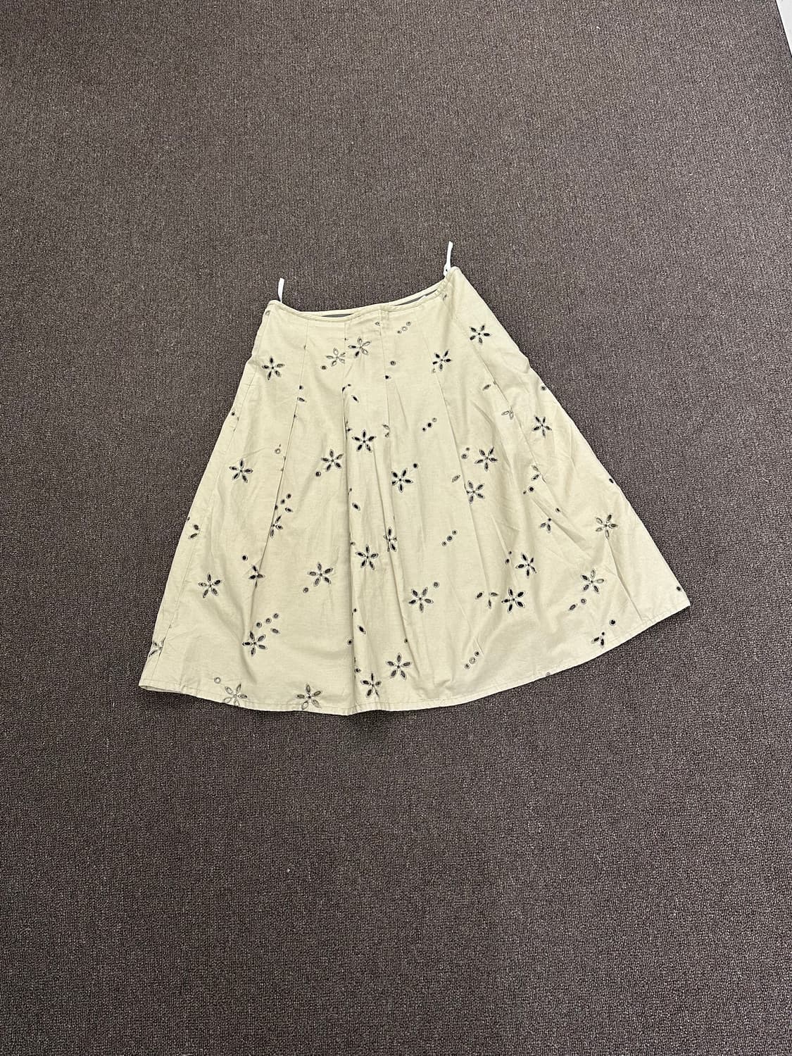 OS)Japanese vintage 여성 꽃 펀칭 디테일 롱스커트 상품이미지7