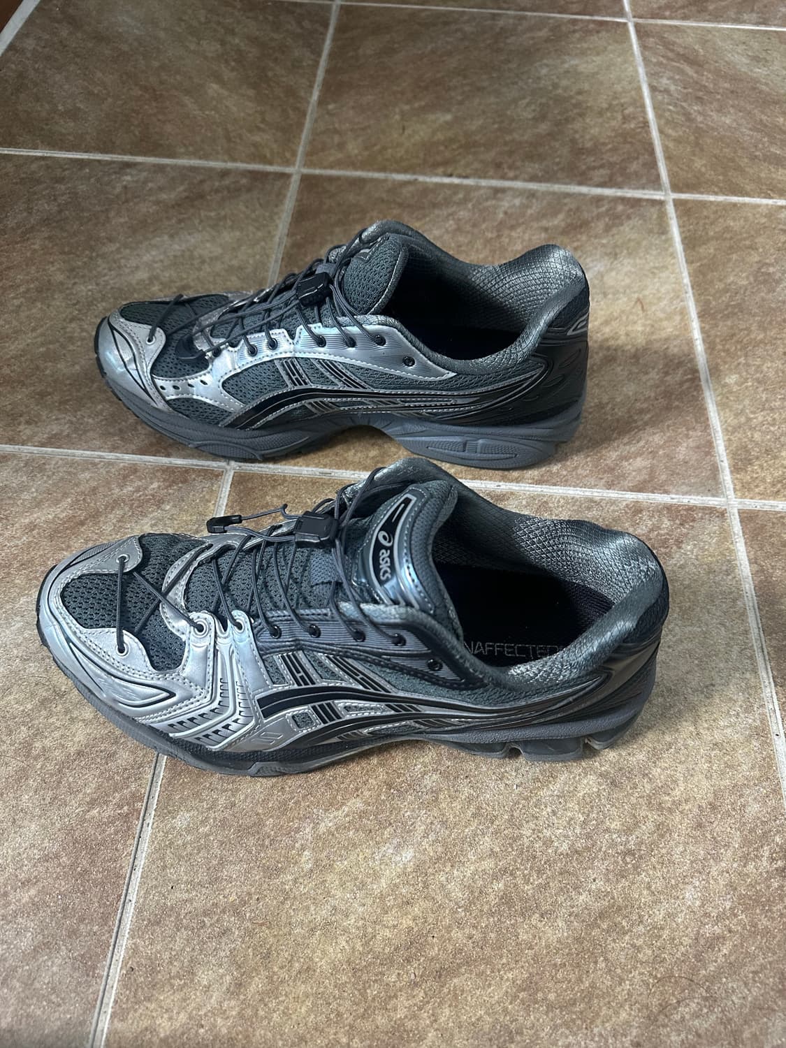 아식스 언어펙티드 젤카야노 265 판매합니다 상품이미지5