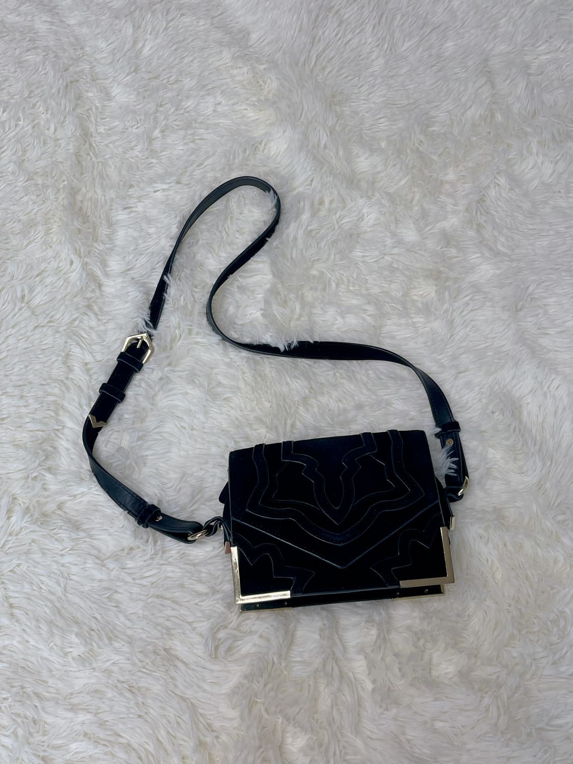 자라 벨벳 크로스백 상품이미지1