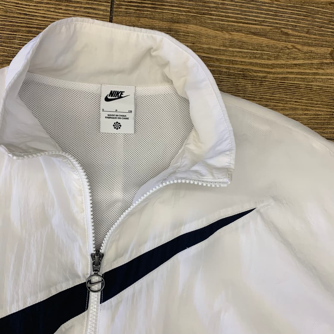 나이키 스우시 화이트 바람막이 S 상품이미지4