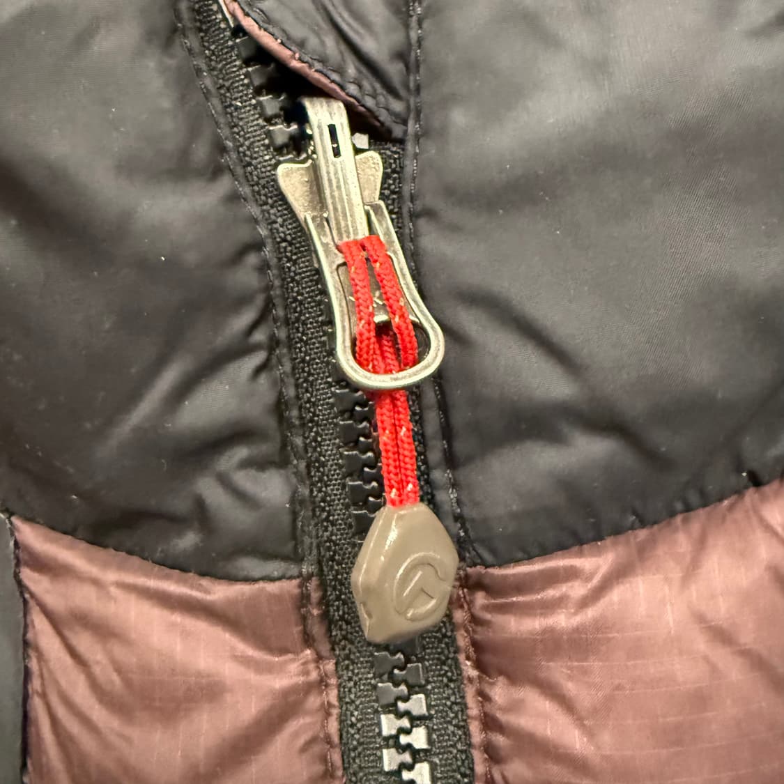 [정품/100] 노스페이스 눕시 700 패딩 버건디 b19 상품이미지8