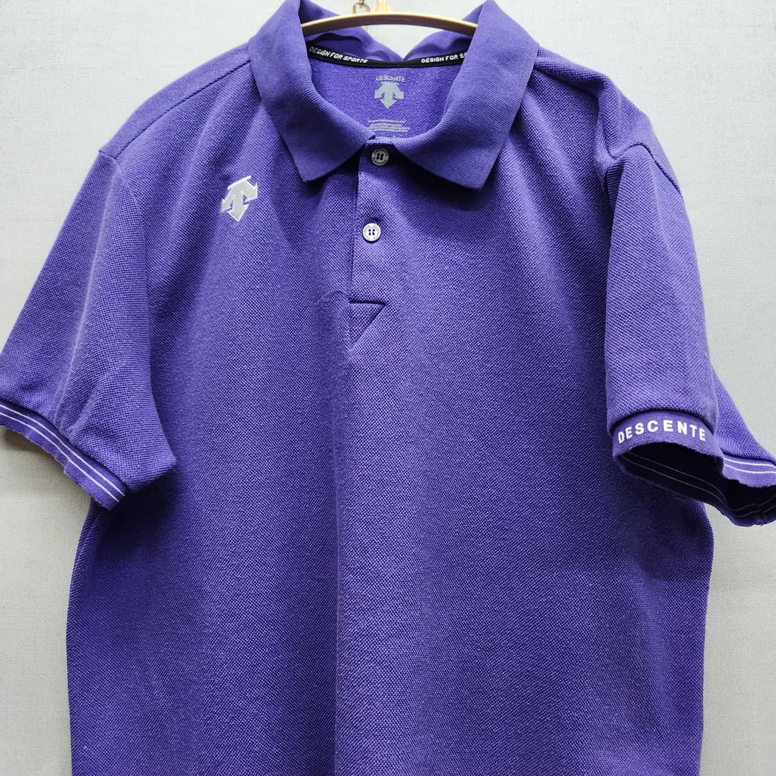 데상트 로고자수 반팔카라 105(L) 상품이미지2