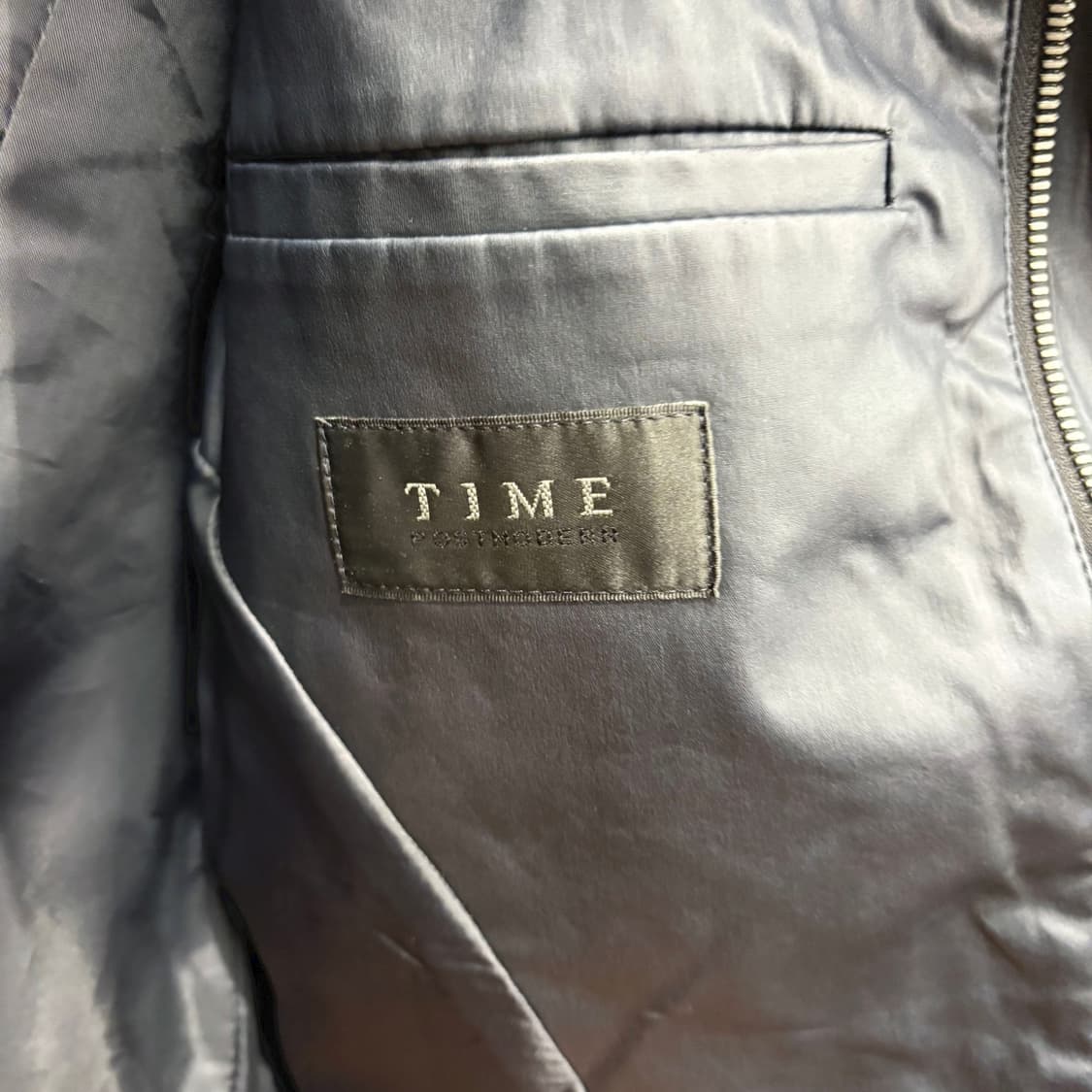 타임 레더 믹스 하이브리드 자켓 스탠드 카라 지퍼 포켓 디테일 네이비 상품이미지8