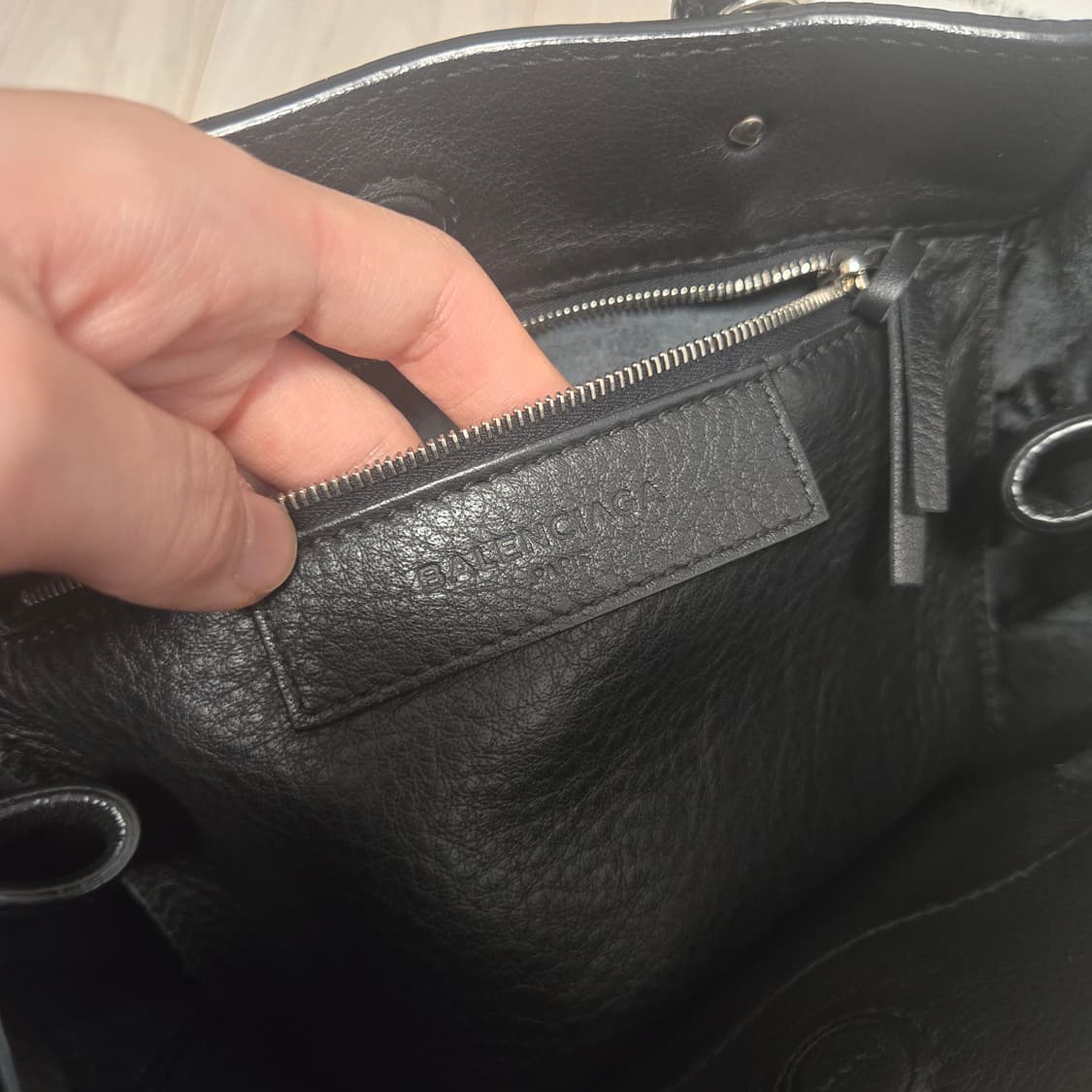 발렌시아가 여성 파피에르 A4 레더 토트백 크로스백 MINI 미니 블랙 상품이미지7