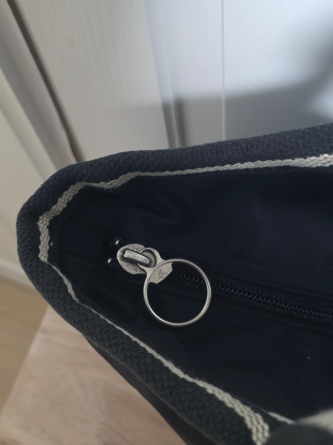 Agnes B 아네스베 블랙 나일론 토트백 상품이미지4