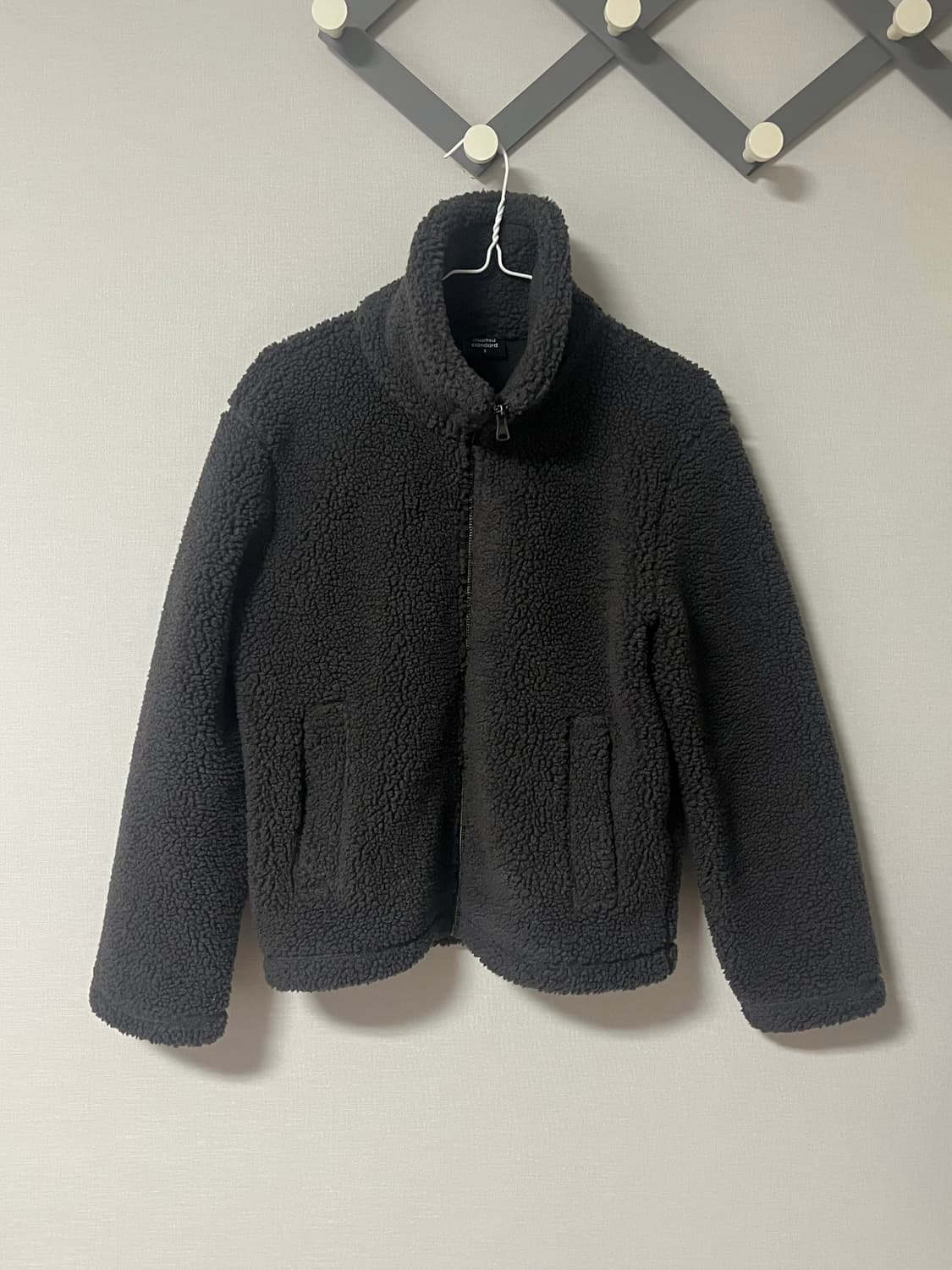 무신사 스탠다드 우먼즈 하이넥 플리스 재킷 [다크 그레이] 상품이미지3