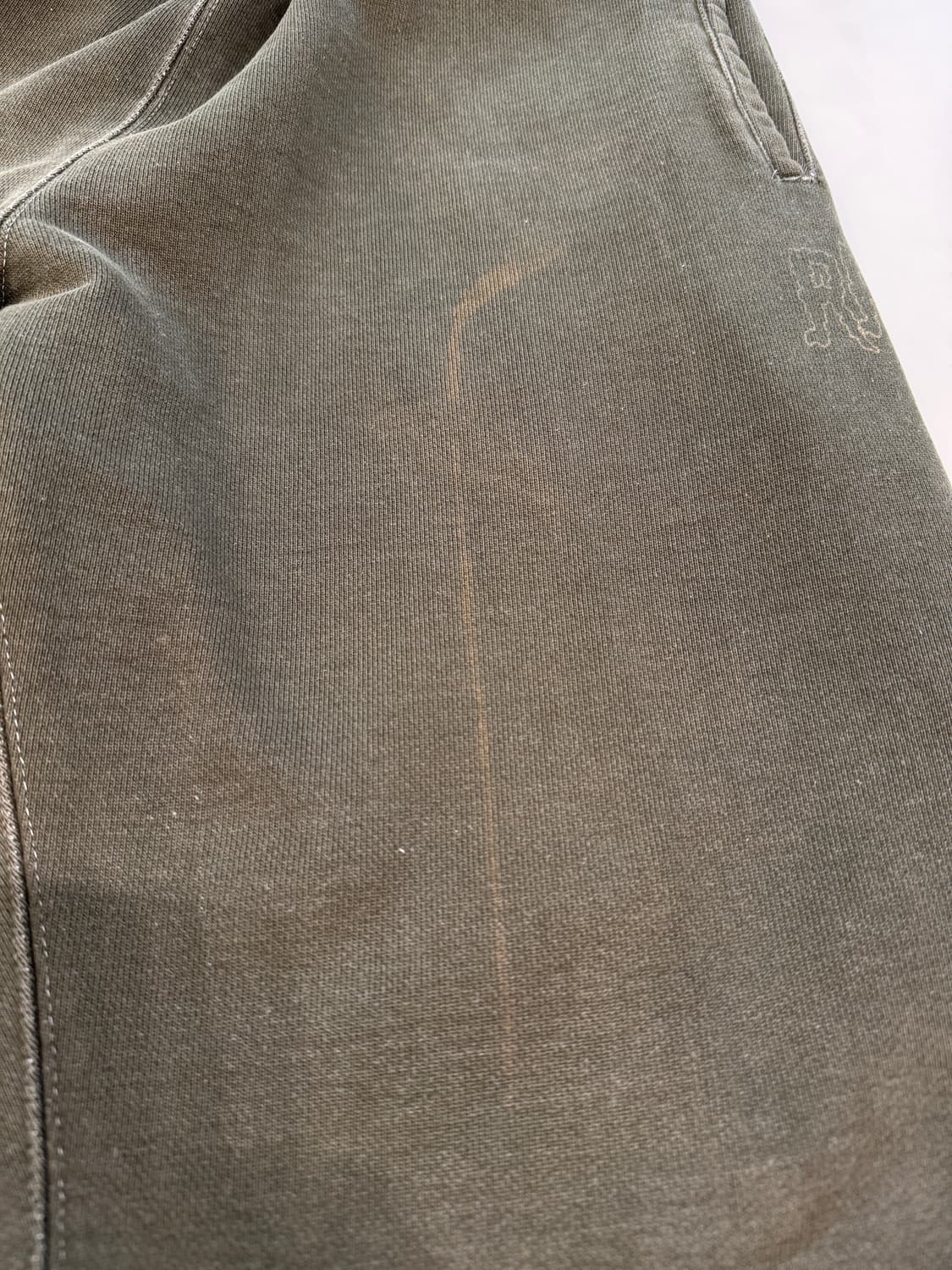 에센스룸 블라인드파일즈 스웻팬츠 올리브 L(32-34) 상품이미지3