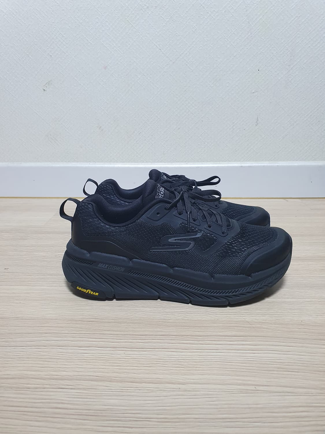 스케쳐스 맥스쿠셔닝 운동화 255 상품이미지1